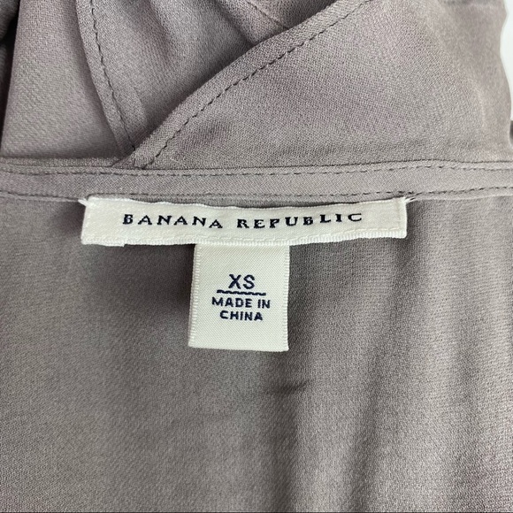 BANANA REPUBLIC Gray Silk Sleeveless Top Tired Ruffle V-Neck Women's Blouse XS - Picture 6 of 7